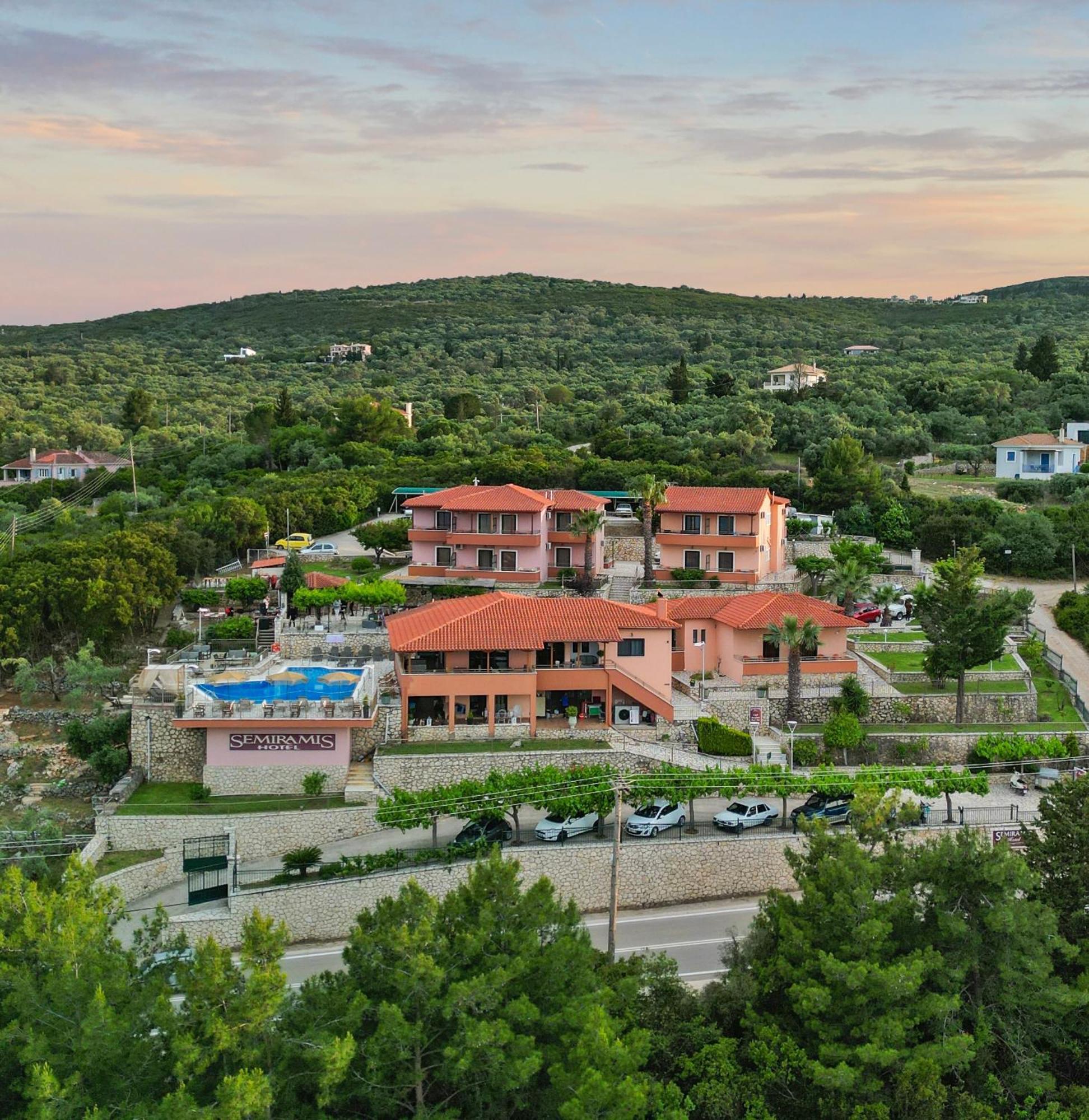 Hotel Semiramis Frínion Esterno foto