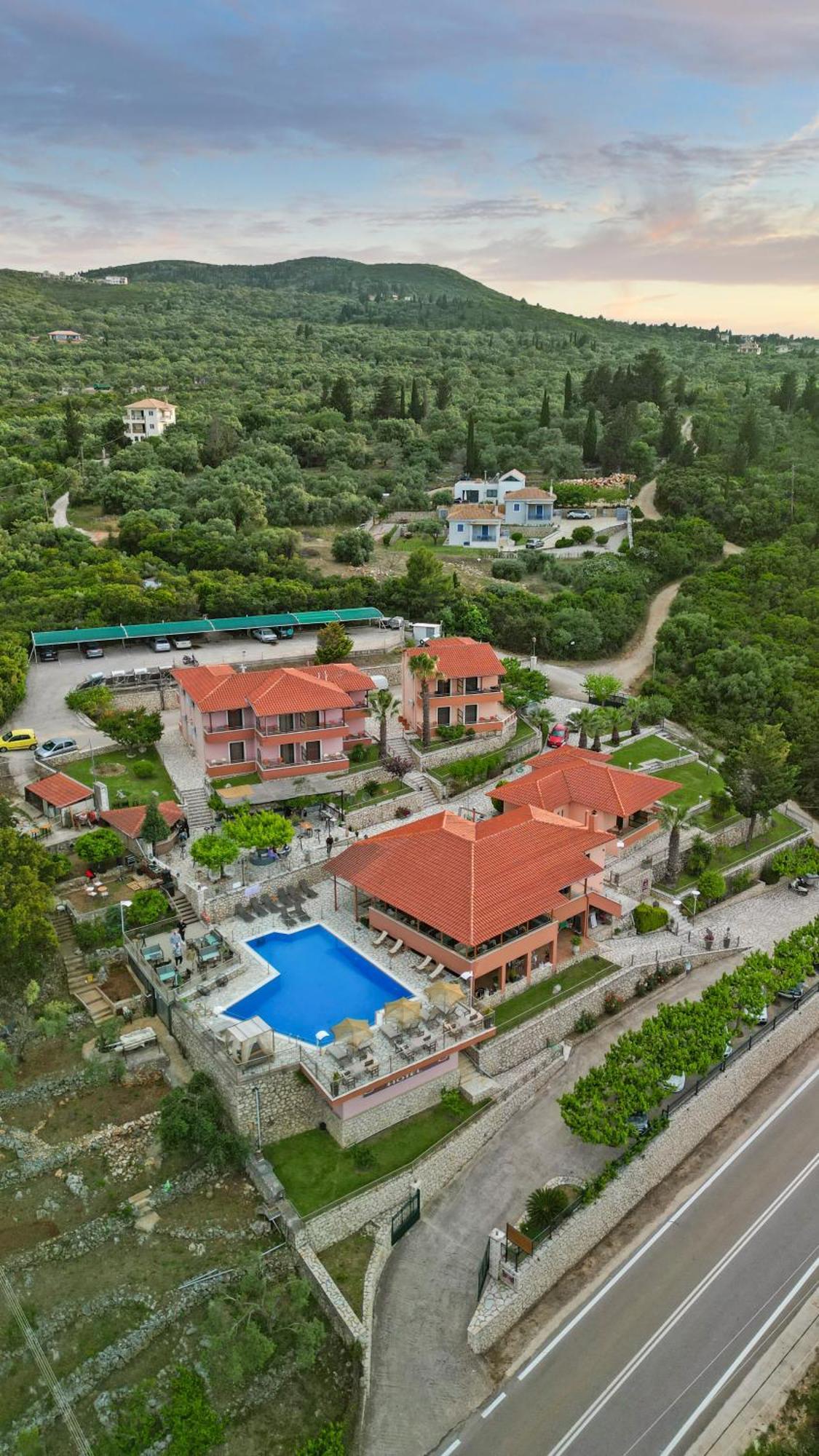 Hotel Semiramis Frínion Esterno foto