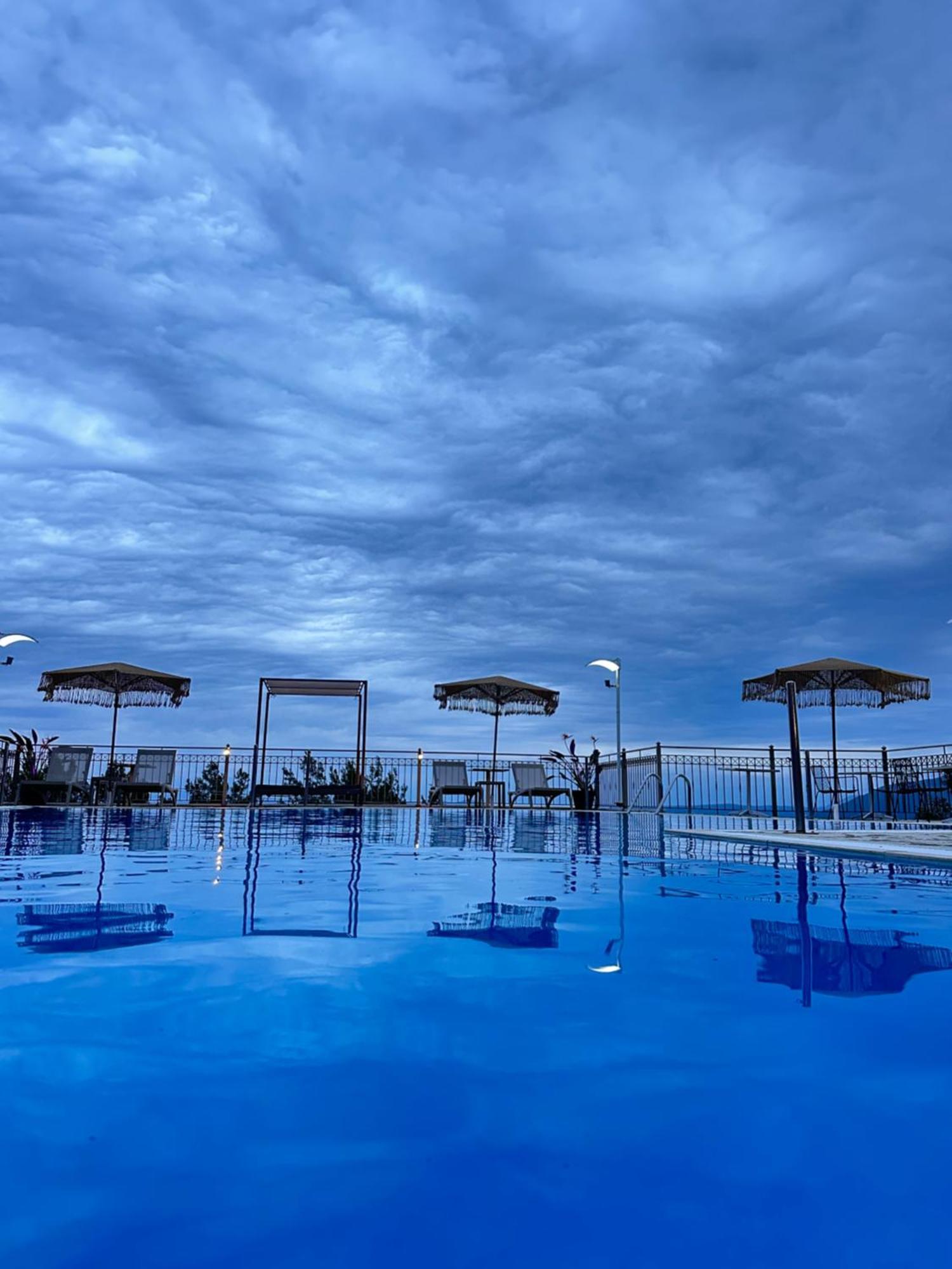 Hotel Semiramis Frínion Esterno foto